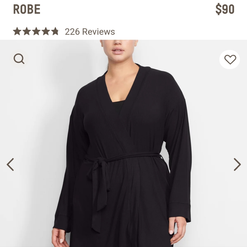 Skims soft robe onyx 4/5x plus, I have the matching lounge pants and will bundle